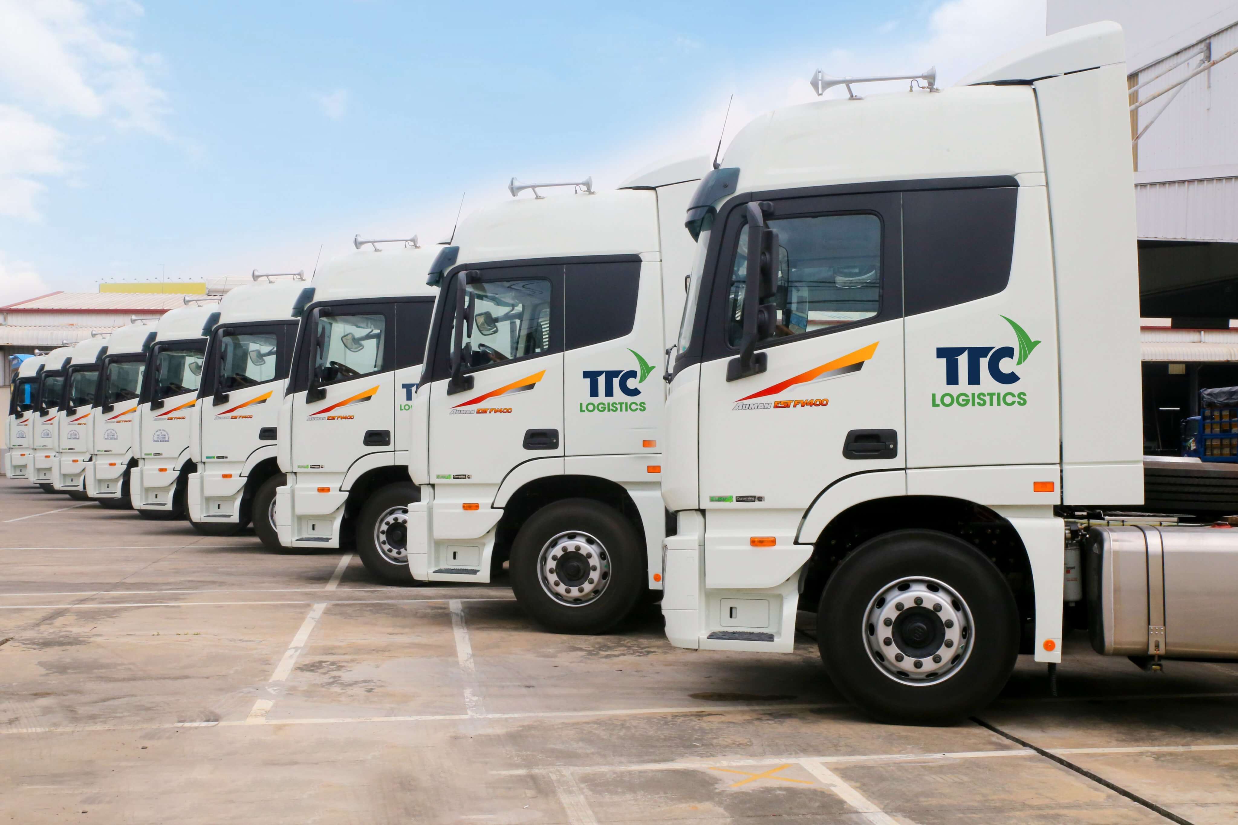 Lô xe đầu kéo AUMAN của TTC Logistics